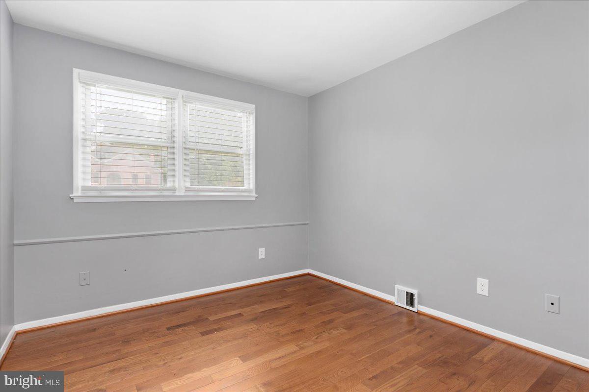 7410 Dickenson Street Springfield, VA 22150 - Photo 17 of 27 Bright and airy blank canvas room.