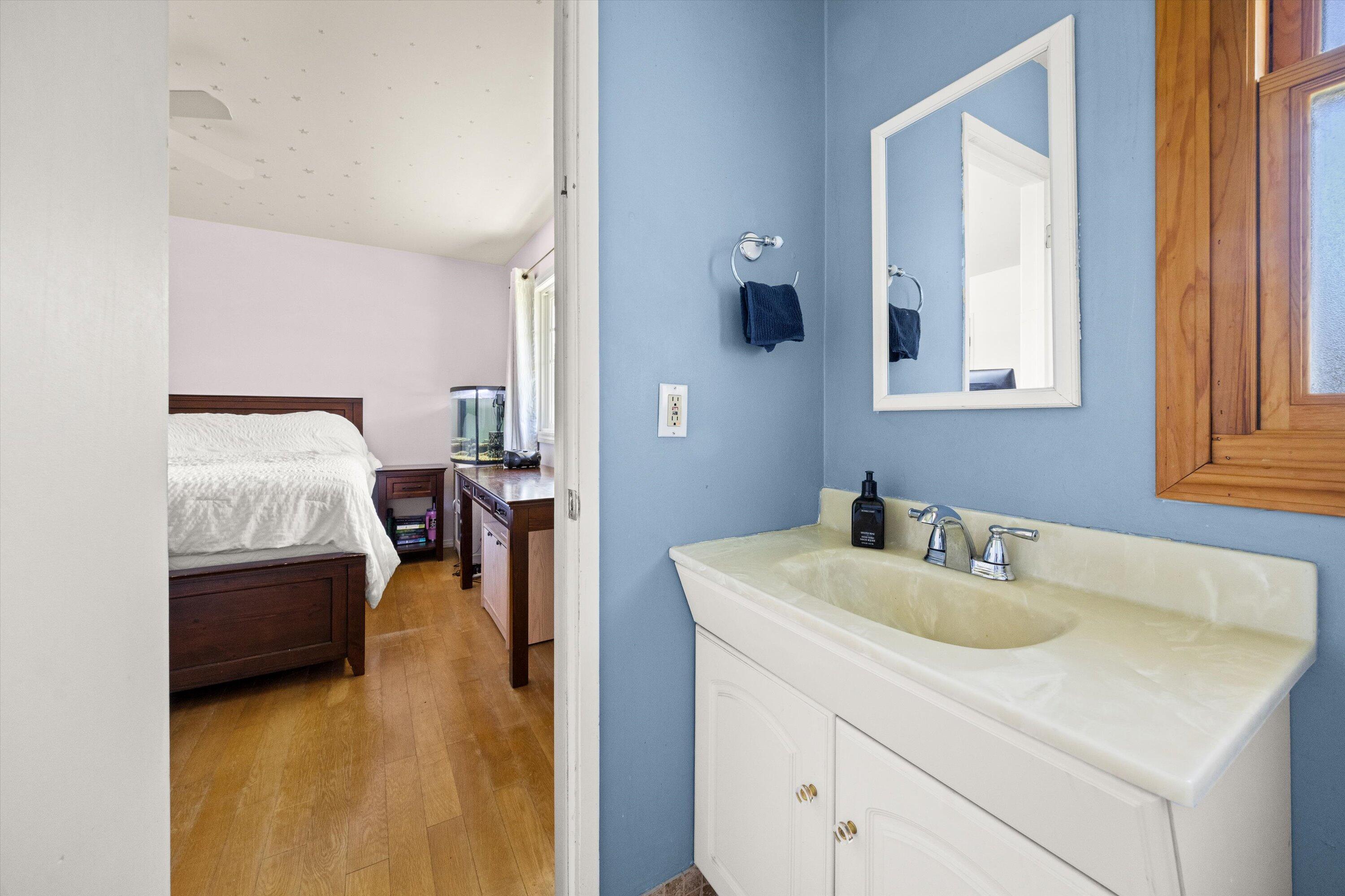 231 Salida Del Sol Santa Barbara, CA 93109 - Photo 19 of 30 a en suite bathroom with a sink and a mirror