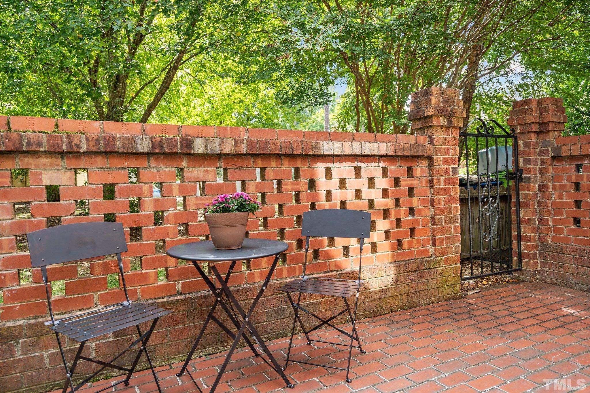 612 Crabbery Lane Raleigh, NC 27609 - Photo 6 of 38 Gallery Image 6