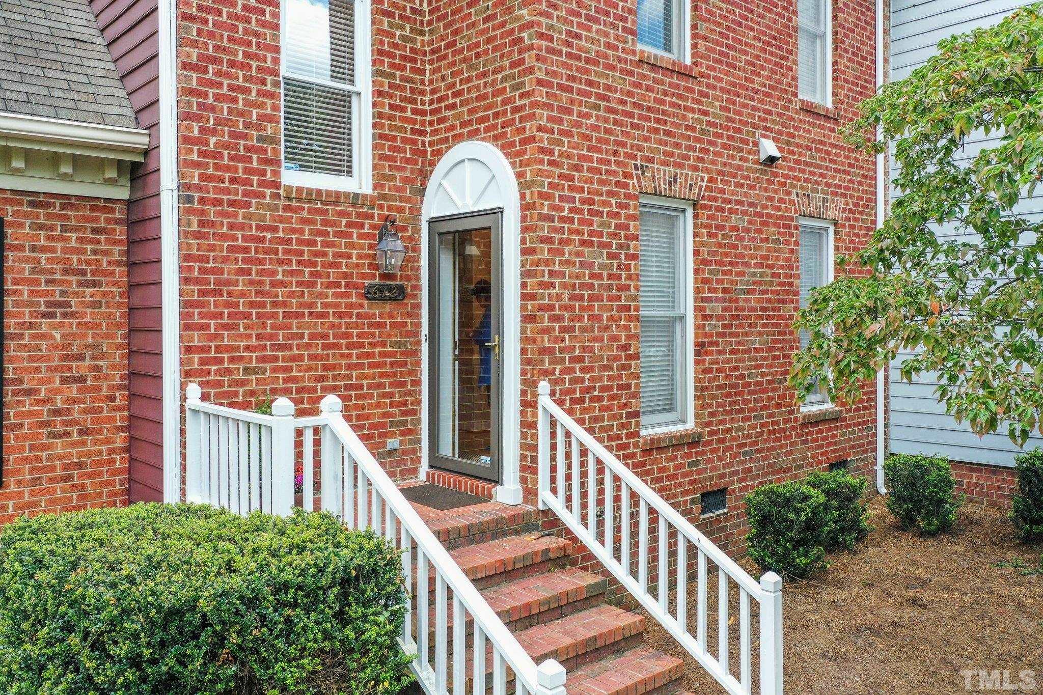 612 Crabbery Lane Raleigh, NC 27609 - Photo 7 of 38 Gallery Image 7