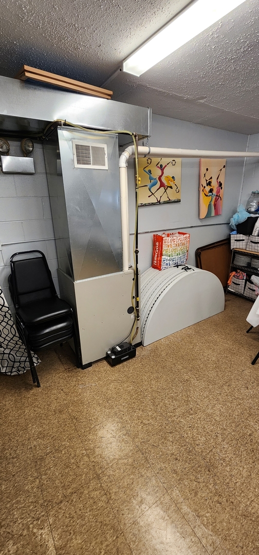 9312 South Halsted Street Chicago, IL 60620 - Photo 12 of 32 a room with gym equipment and a mirror