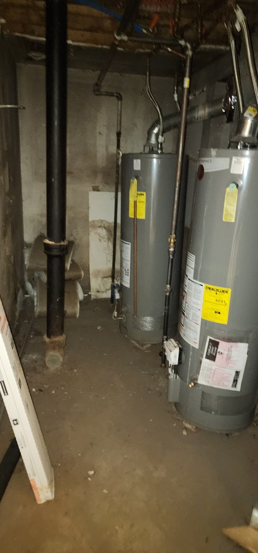 9312 South Halsted Street Chicago, IL 60620 - Photo 19 of 32 a view of a room with gym equipment