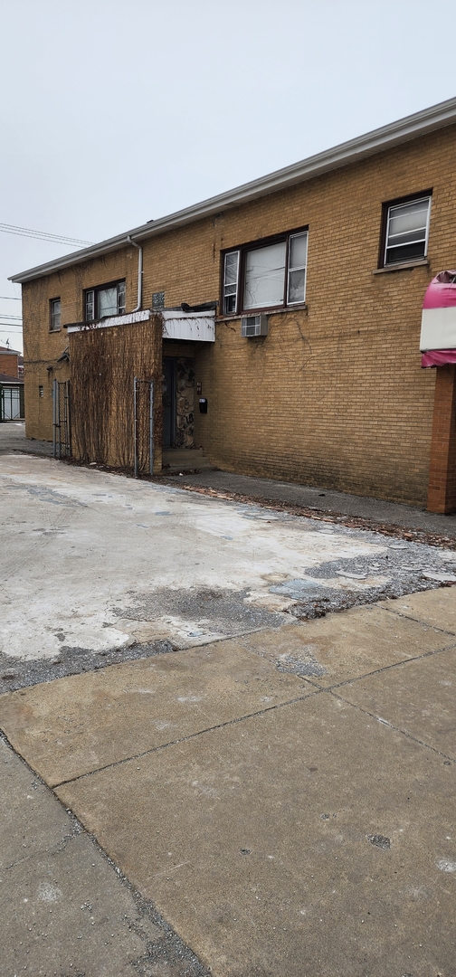 9312 South Halsted Street Chicago, IL 60620 - Photo 3 of 32 a view of wooden house