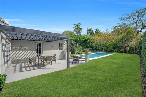 a view of outdoor space yard and patio