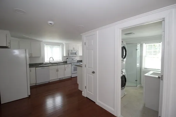 $2,300 | 96 Walnut Lane, Unit B, Attleboro, MA 02703