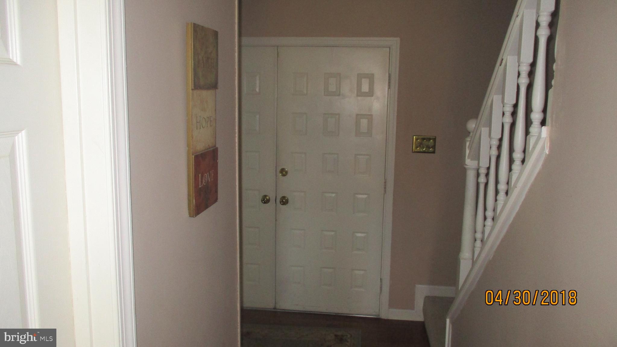 3460 Edenbridge Road York, PA 17402 - Photo 18 of 20 Main entrance Hallway