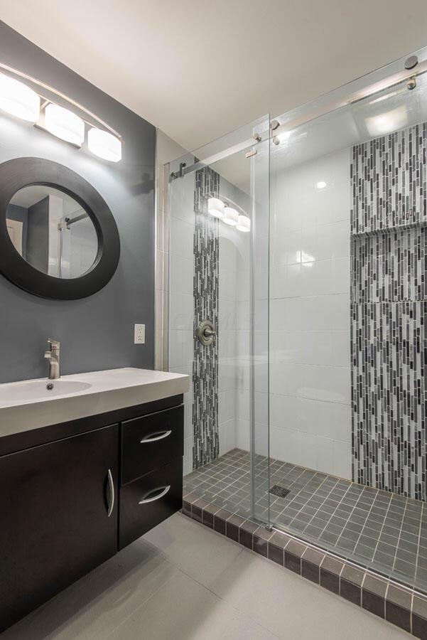 3945 Hyatts Road Powell, OH 43065 - Photo 24 of 49 First Floor Full Bath