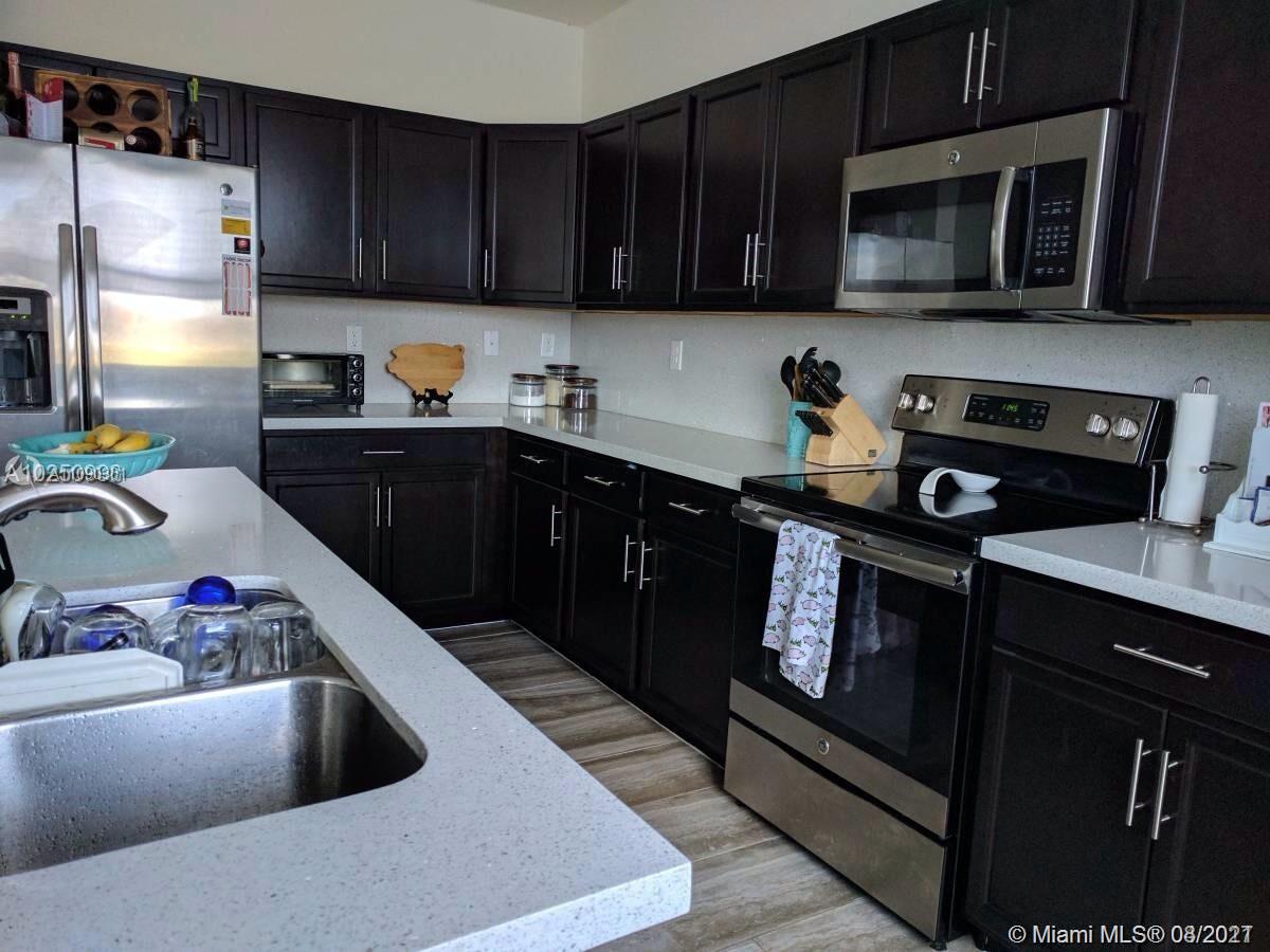 11553 Southwest 253rd Street Homestead, FL 33032 - Photo 7 of 18 Gallery Image 7
