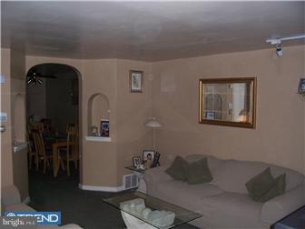 5206 Marwood Road Philadelphia, PA 19120 - Photo 2 of 5 Living Room