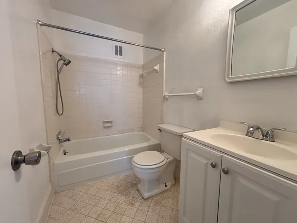 $1,150 | 2601 Hillsboro Pike, Unit E2, Nashville, TN 37212