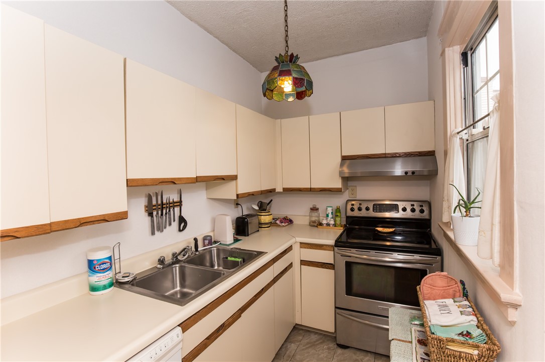95 Metropolitan Road Providence, RI 02908 - Photo 12 of 49 Gallery Image 12