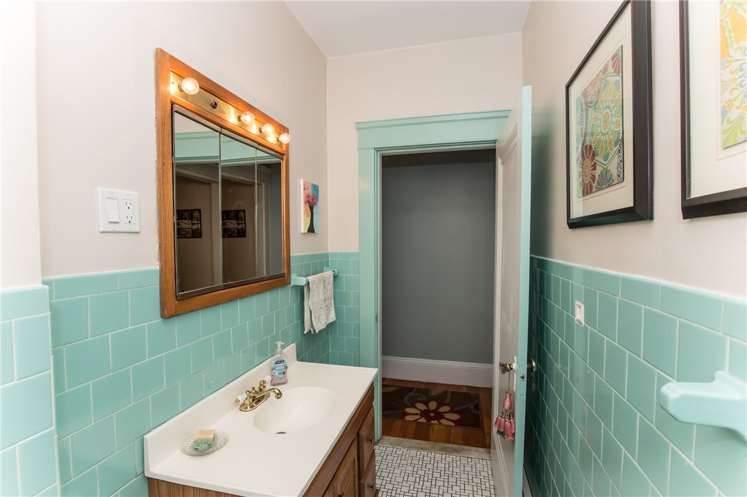 95 Metropolitan Road Providence, RI 02908 - Photo 8 of 49 Gallery Image 8