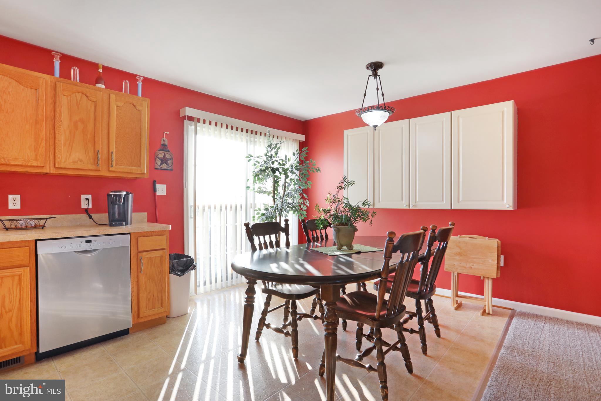 21 Fuzzy Tail Drive Ranson, WV 25438 - Photo 4 of 32 Eat in Kitchen