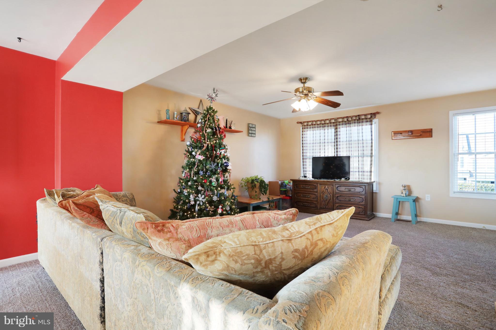 21 Fuzzy Tail Drive Ranson, WV 25438 - Photo 8 of 32 Living Room