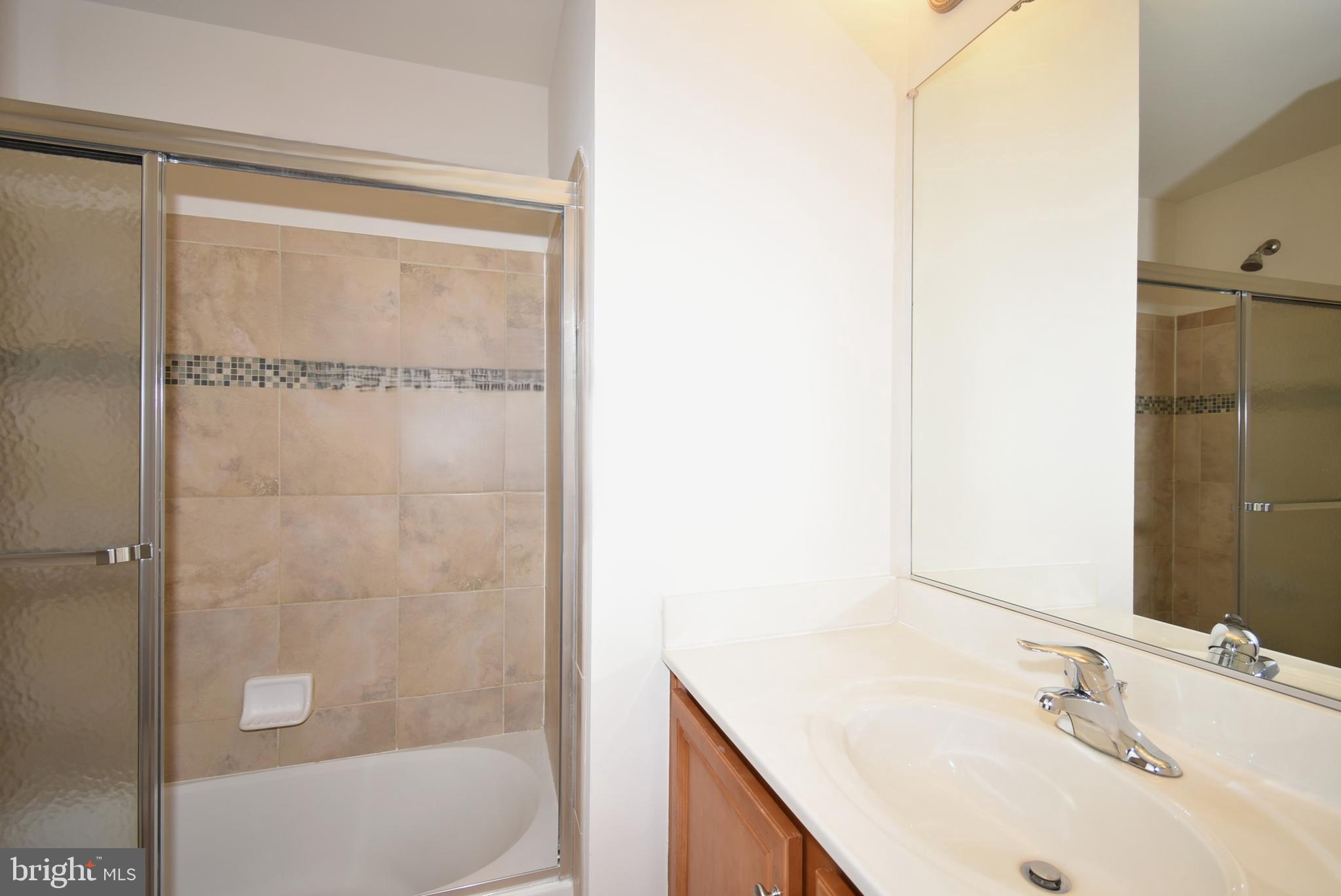 877 Ryan Street Baltimore, MD 21230 - Photo 17 of 44 Hall Bath