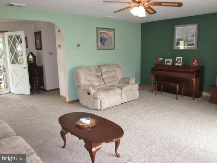 1627 Glen Run Road Atglen, PA 19310 - Photo 11 of 24 Living Room