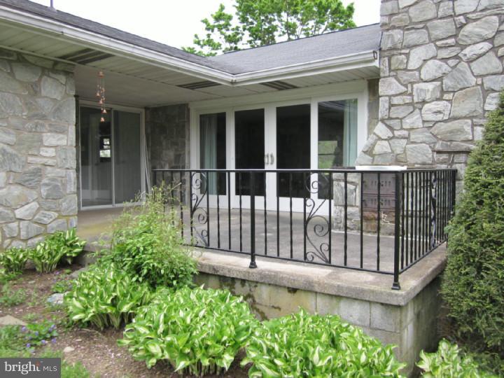 1627 Glen Run Road Atglen, PA 19310 - Photo 22 of 24 Patio