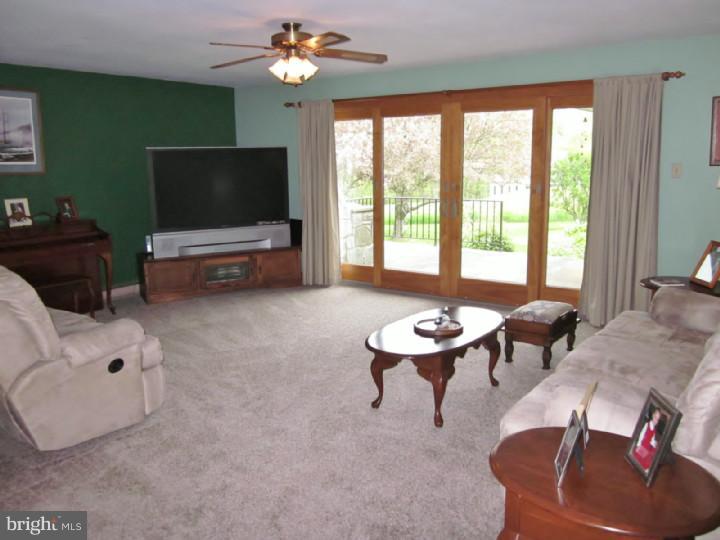 1627 Glen Run Road Atglen, PA 19310 - Photo 10 of 24 Living Room