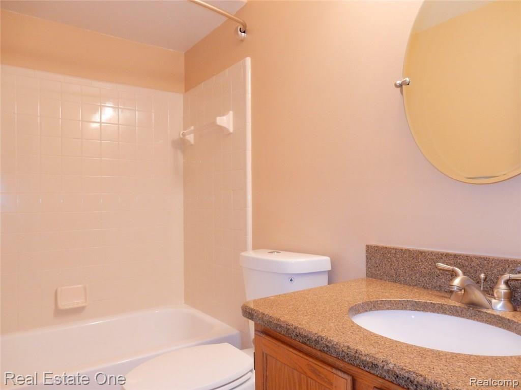 385 Arlington Drive Rochester, MI 48307 - Photo 36 of 64 Bathrooms (5) (Large).JPG