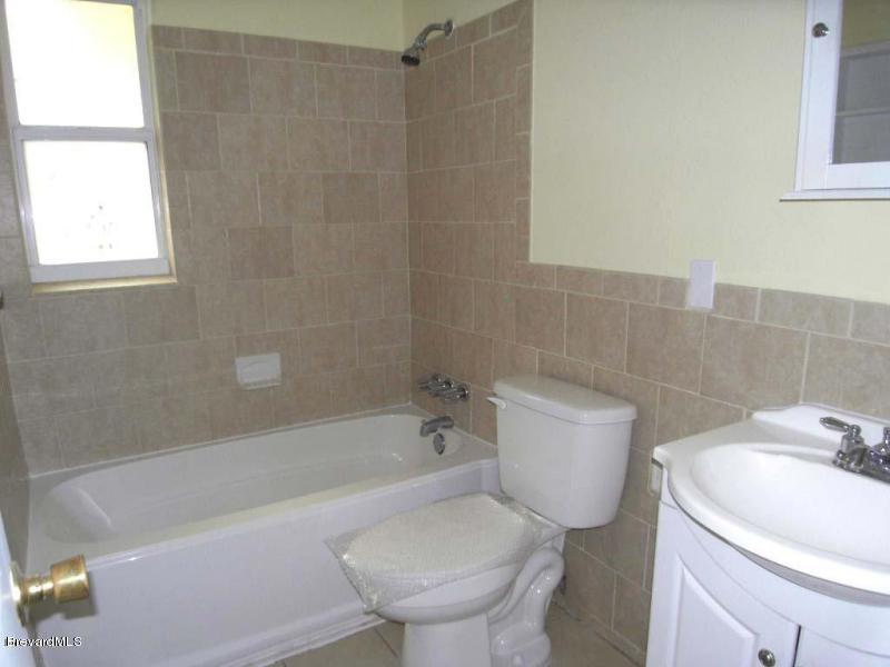 842 Croton Road Melbourne, FL 32935 - Photo 2 of 14 Bathroom