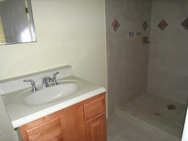 842 Croton Road Melbourne, FL 32935 - Photo 8 of 14 Guest Bath
