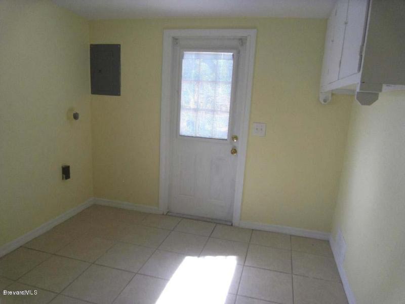 842 Croton Road Melbourne, FL 32935 - Photo 10 of 14 Laundry Room