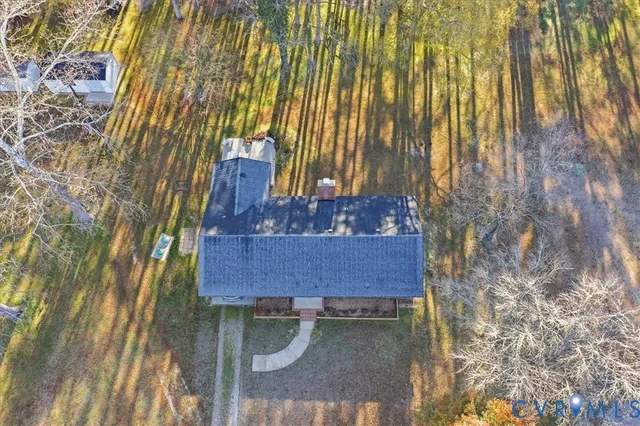 a wooden bench sitting in front of a building