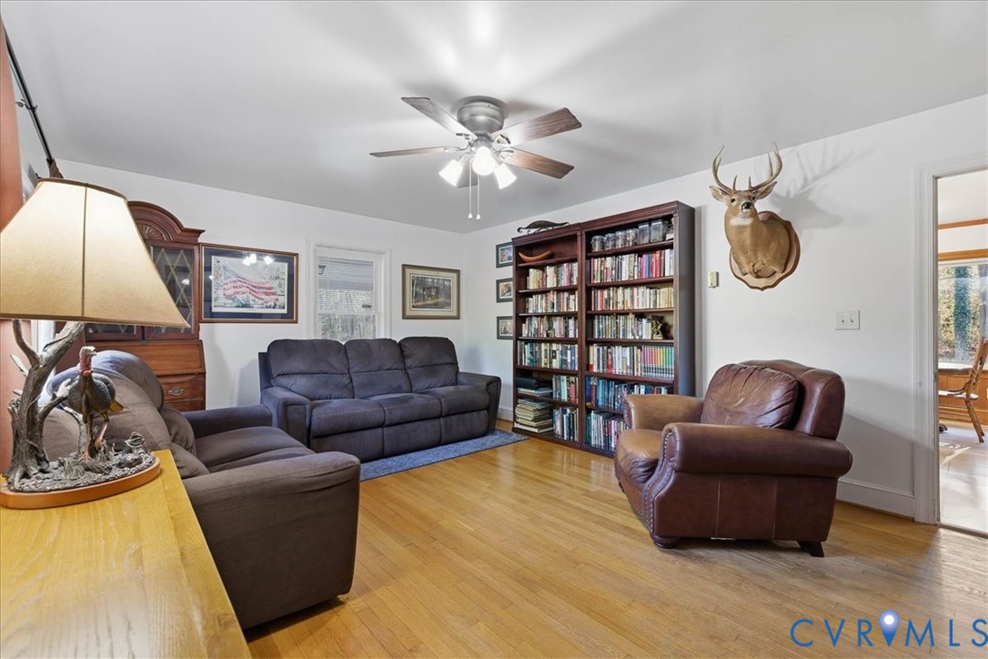 15357 Old Forty Road Waverly, VA 23890 - Photo 5 of 42 a living room with furniture and a lamp
