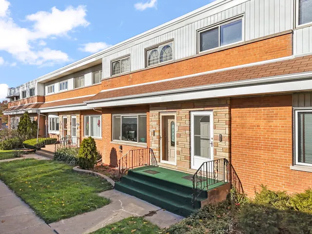 $340,000 | 706 North Western Avenue, Unit B, Park Ridge, IL 60068