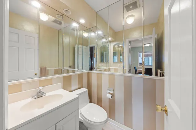 $340,000 | 706 North Western Avenue, Unit B, Park Ridge, IL 60068