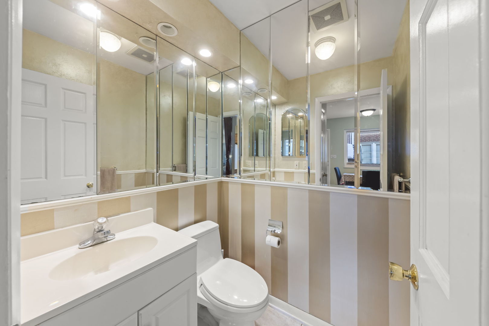 706 North Western Avenue, Unit B Park Ridge, IL 60068 - Photo 11 of 26