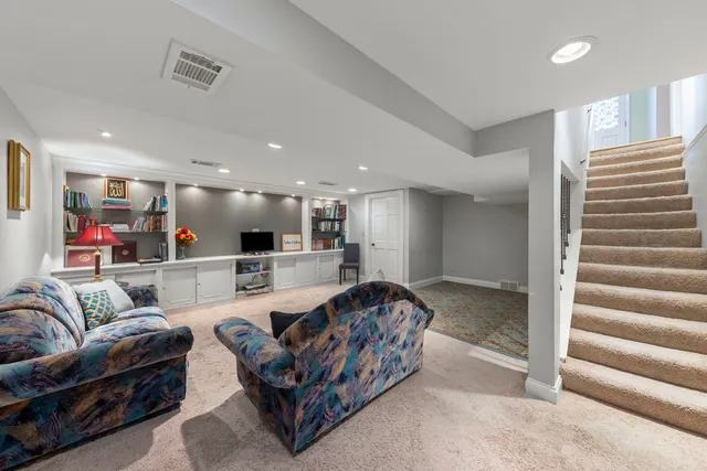 $340,000 | 706 North Western Avenue, Unit B, Park Ridge, IL 60068