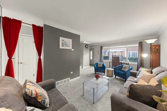 $340,000 | 706 North Western Avenue, Unit B, Park Ridge, IL 60068