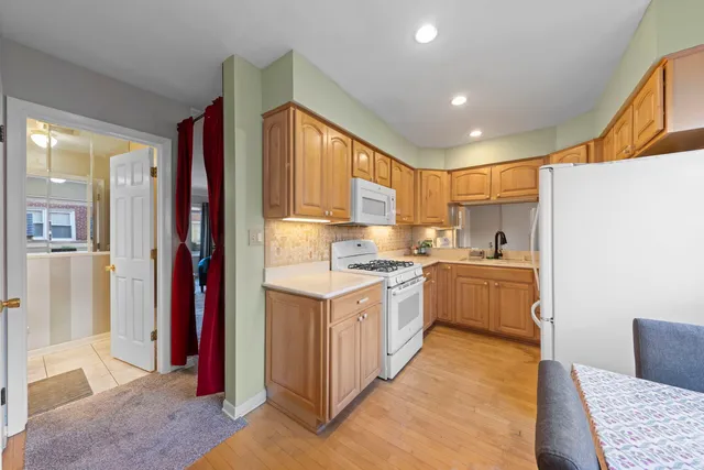 $340,000 | 706 North Western Avenue, Unit B, Park Ridge, IL 60068