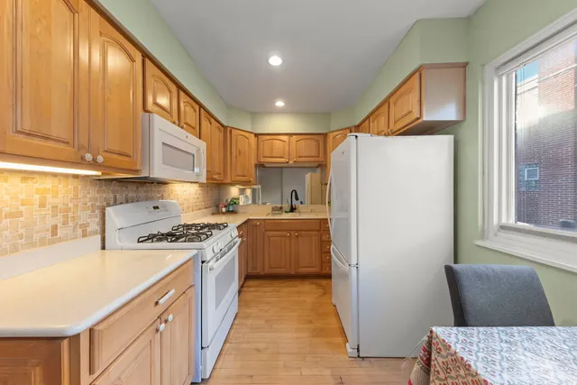 $340,000 | 706 North Western Avenue, Unit B, Park Ridge, IL 60068