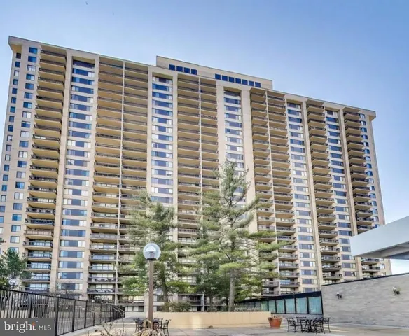$349,999 | 3705 South George Mason Drive, Unit 1702S, Falls Church, VA 22041