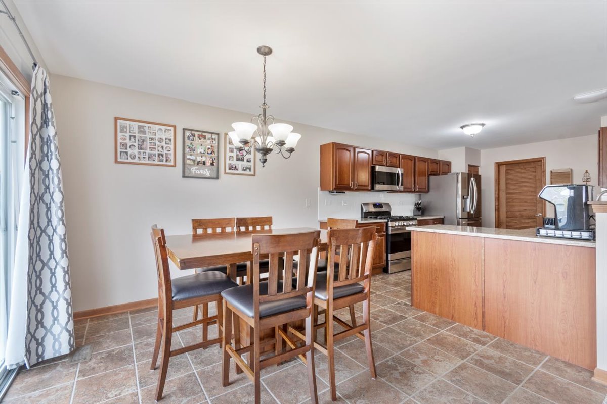 1183 Port Royal Road Pingree Grove, IL 60140 - Photo 11 of 22