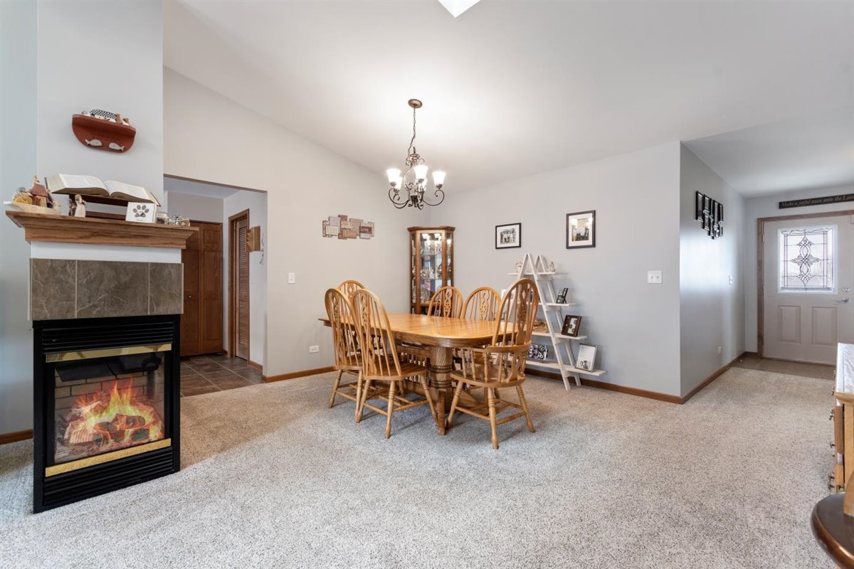 1183 Port Royal Road Pingree Grove, IL 60140 - Photo 4 of 22