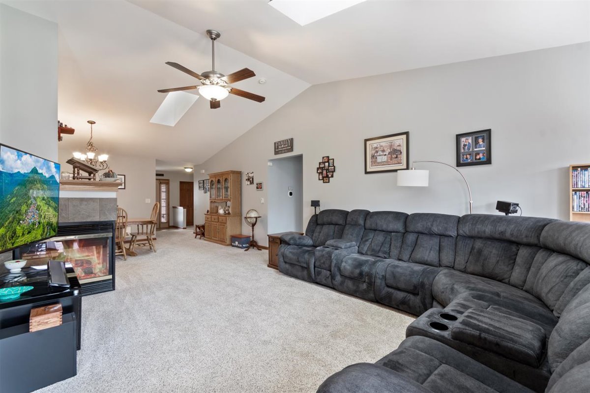 1183 Port Royal Road Pingree Grove, IL 60140 - Photo 5 of 22