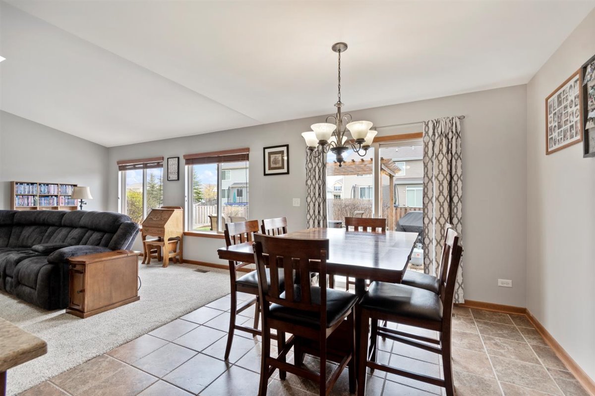 1183 Port Royal Road Pingree Grove, IL 60140 - Photo 6 of 22