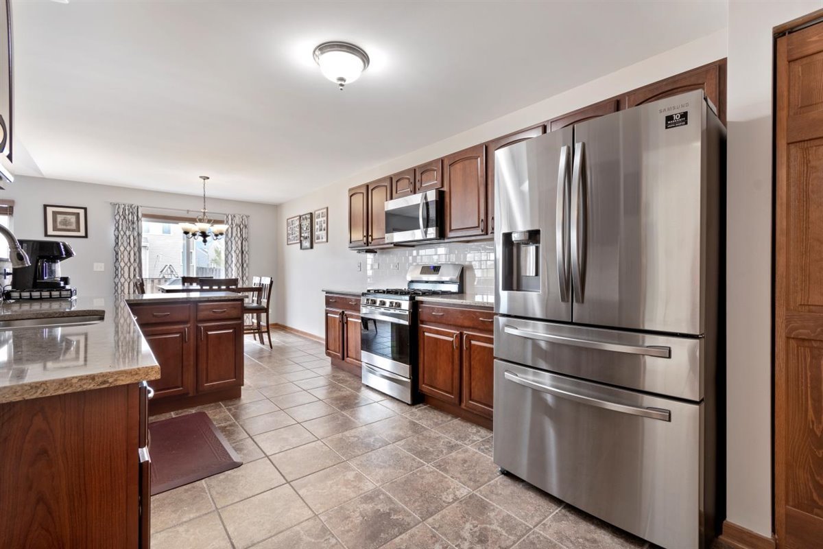 1183 Port Royal Road Pingree Grove, IL 60140 - Photo 8 of 22