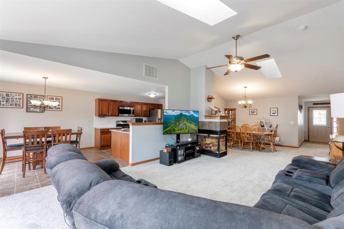 1183 Port Royal Road Pingree Grove, IL 60140 - Photo 10 of 22