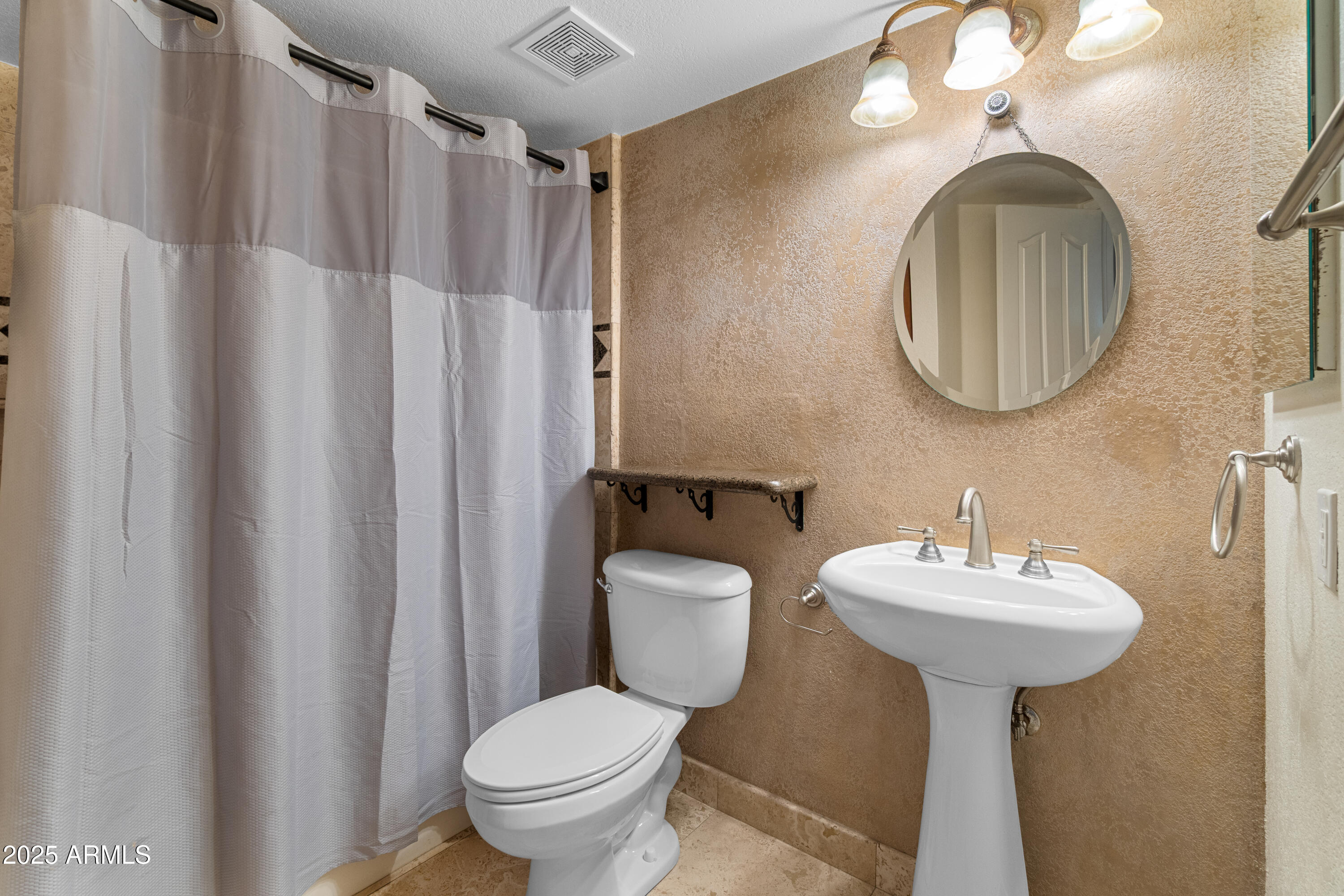 3235 East Camelback Road, Unit 124 Phoenix, AZ 85018 - Photo 16 of 22 18-Primary bathroom
