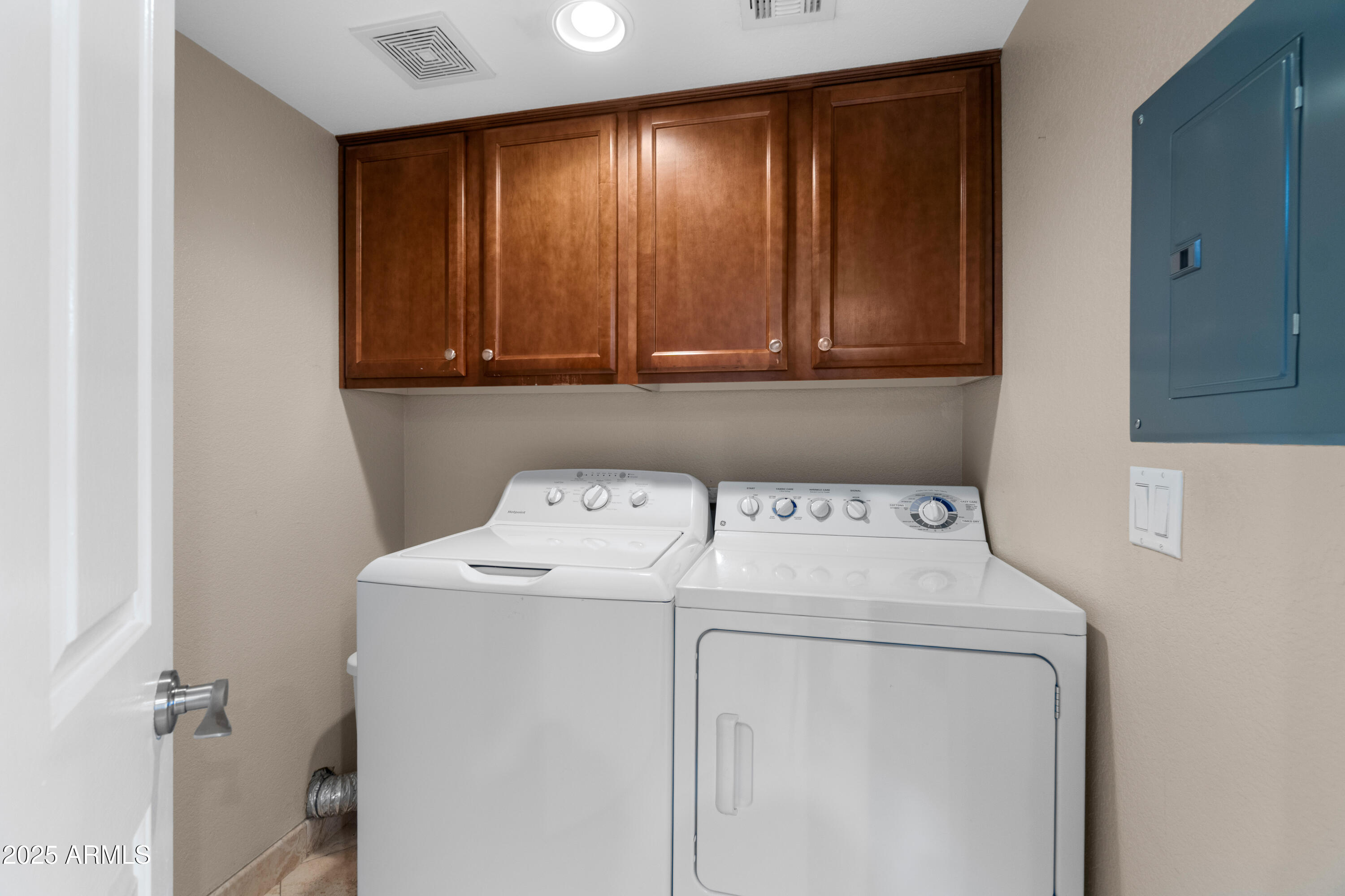 3235 East Camelback Road, Unit 124 Phoenix, AZ 85018 - Photo 18 of 22 20-Laundry