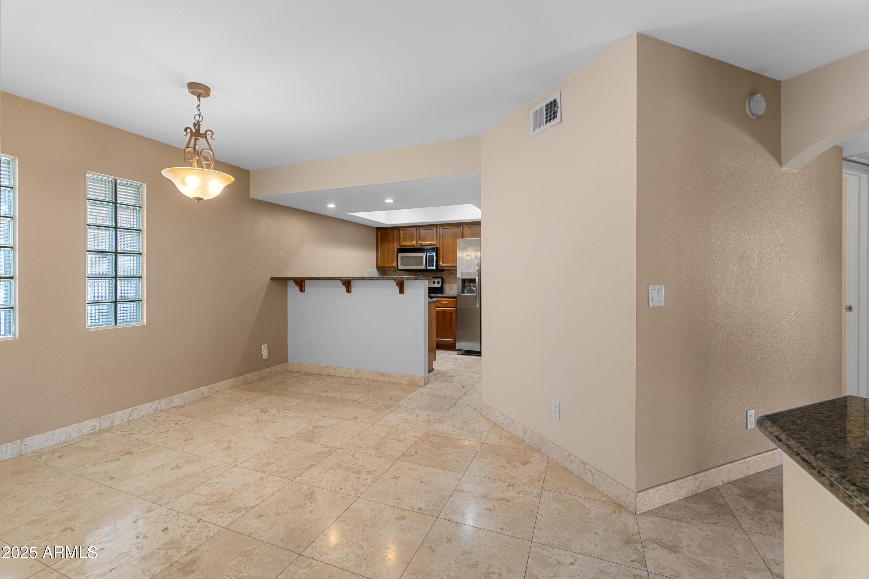 3235 East Camelback Road, Unit 124 Phoenix, AZ 85018 - Photo 10 of 22 06-Dining & Kitchen