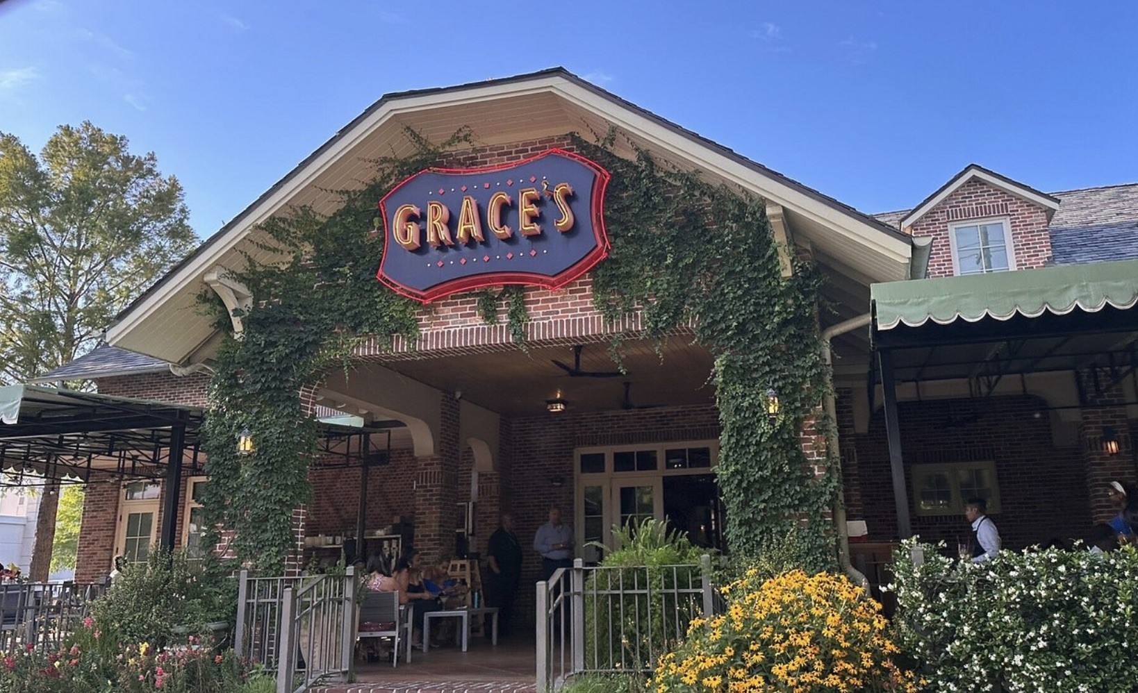 2120 Kipling Street, Unit 304 Houston, TX 77098 - Photo 28 of 37 A longtime Houston favorite, Grace's is known for bringing people together over comfort food and a welcoming atmosphere.