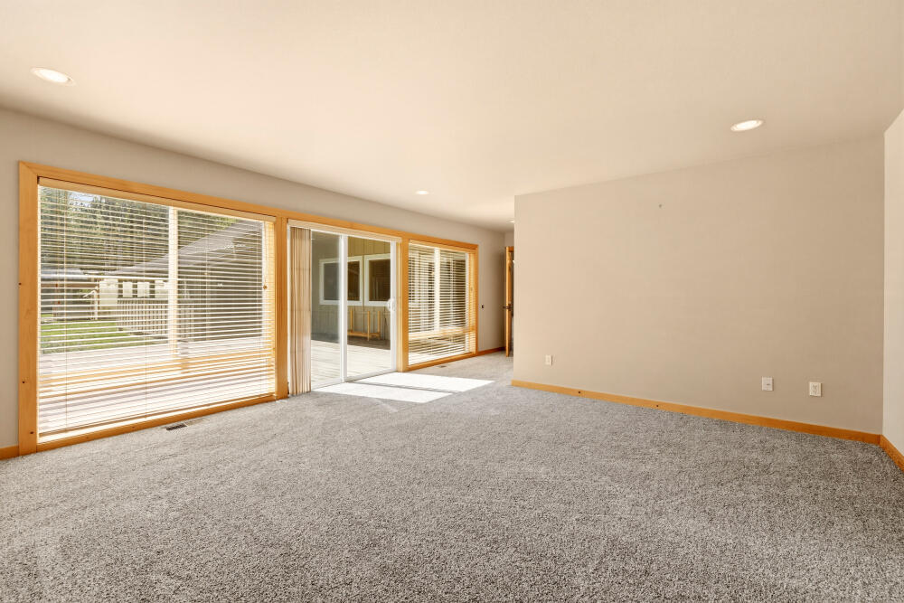 50205 Highway 62 Chiloquin, OR 97624 - Photo 20 of 44 Primary bedroom. window & glass door to deck
