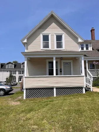 $1,900 | 408 Porter Street, Manchester, NH 03103