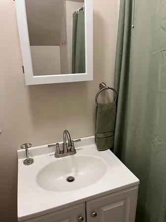 $1,900 | 408 Porter Street, Manchester, NH 03103