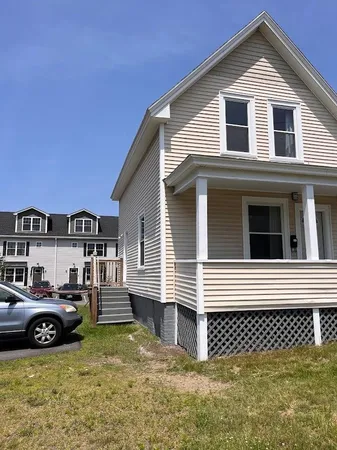 $1,900 | 408 Porter Street, Manchester, NH 03103